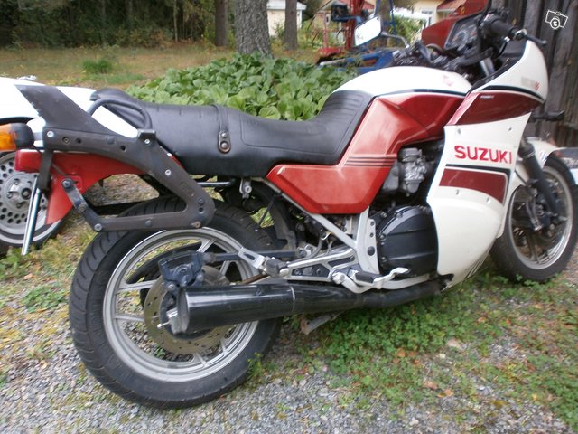 Suzuki GSX 750 EF 3