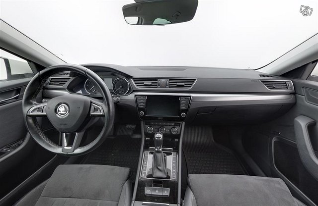 SKODA Superb 9