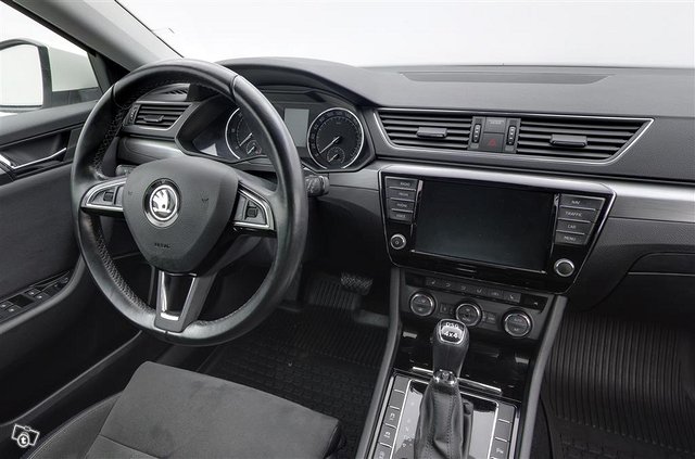 SKODA Superb 10