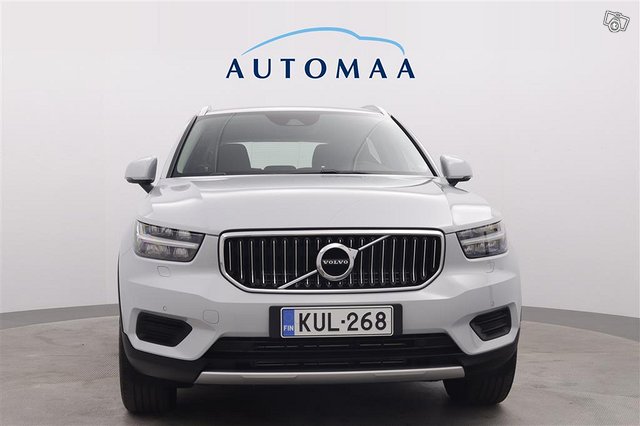 VOLVO XC40 3