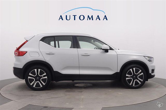 VOLVO XC40 4