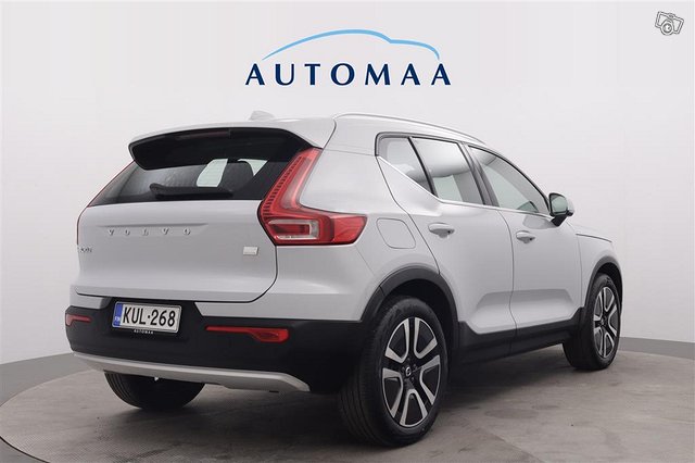 VOLVO XC40 5