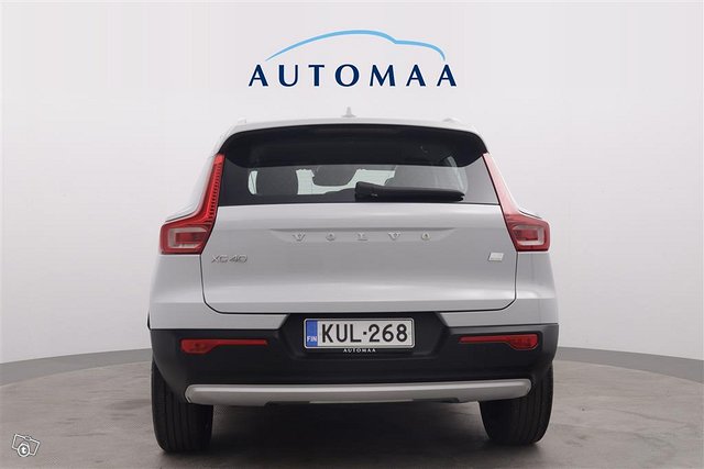 VOLVO XC40 6