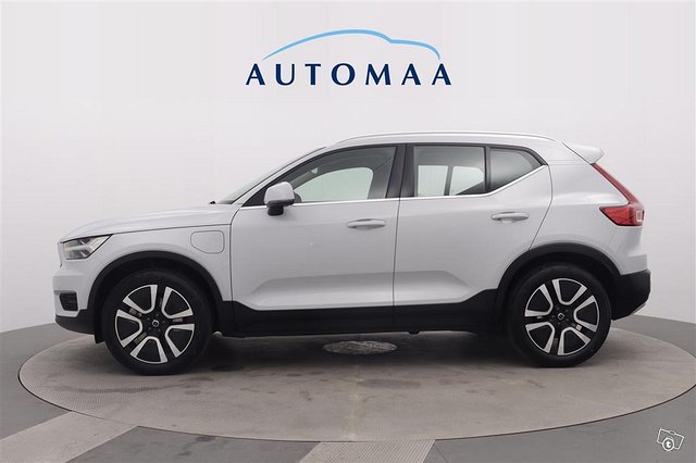 VOLVO XC40 8