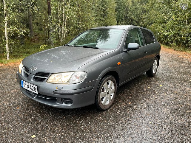 Nissan Almera 1