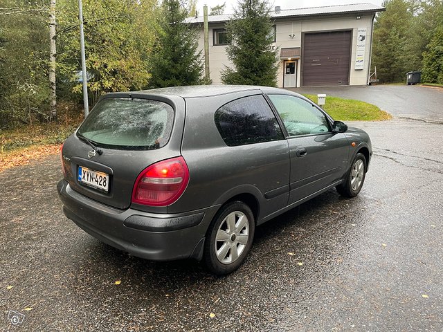 Nissan Almera 5