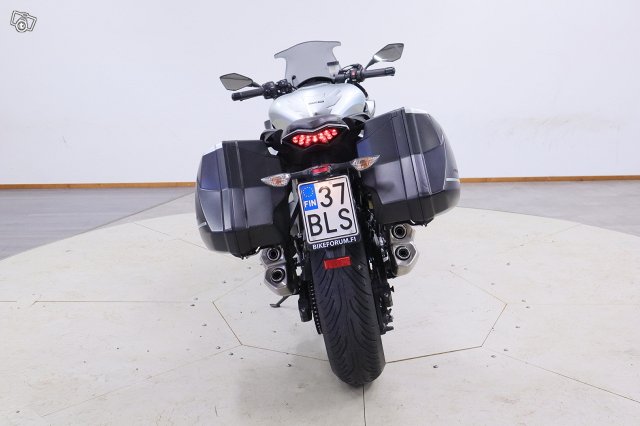 Kawasaki Z1000 SX 6