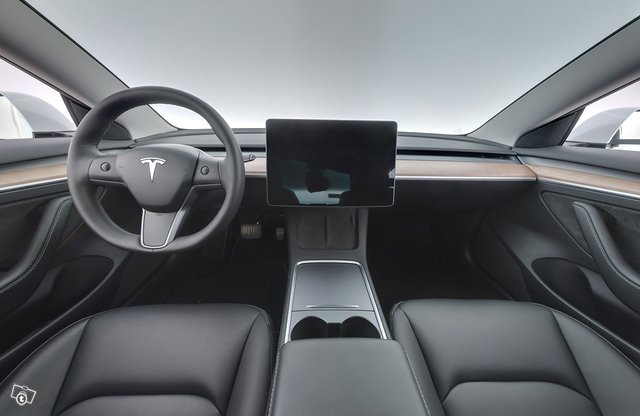 Tesla Model 3 9