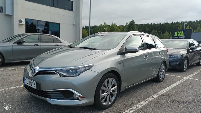 TOYOTA AURIS