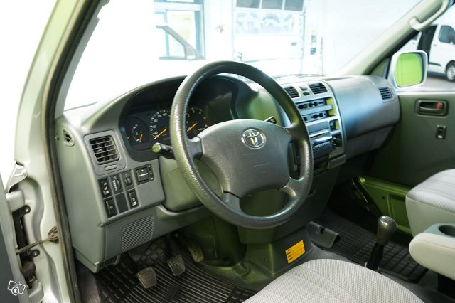 Toyota Hiace 13