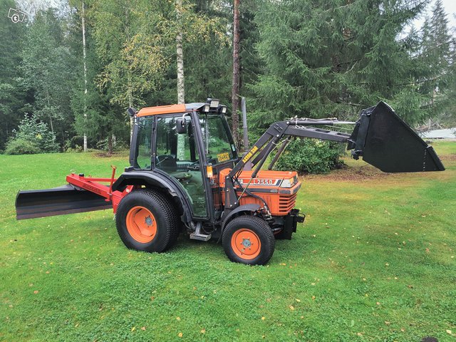 Kubota L2550, kuva 1