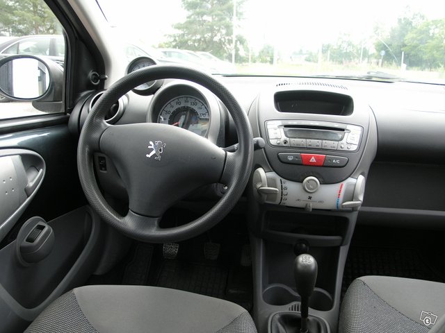 Peugeot 107 11