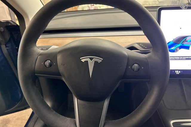 TESLA MODEL 3 14