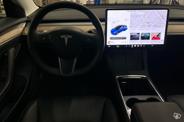 TESLA MODEL 3 17