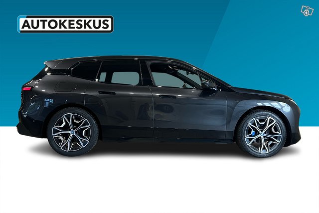 BMW IX 8