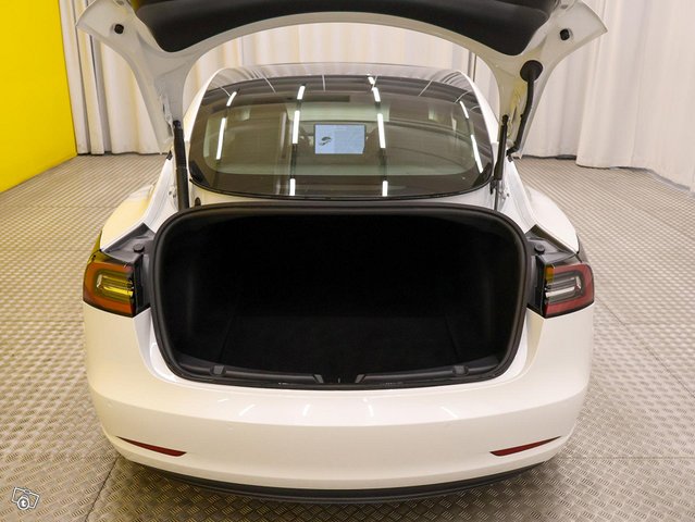 Tesla Model 3 16