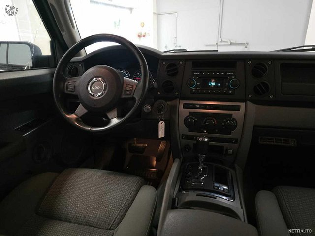 Jeep Commander 8