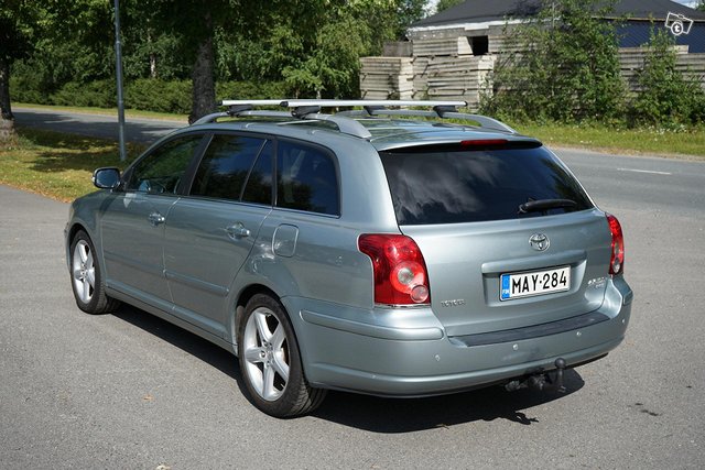 Toyota Avensis 19