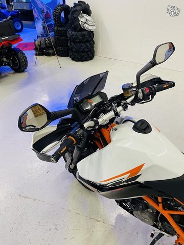 KTM 990 9