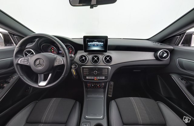 Mercedes-Benz CLA 12