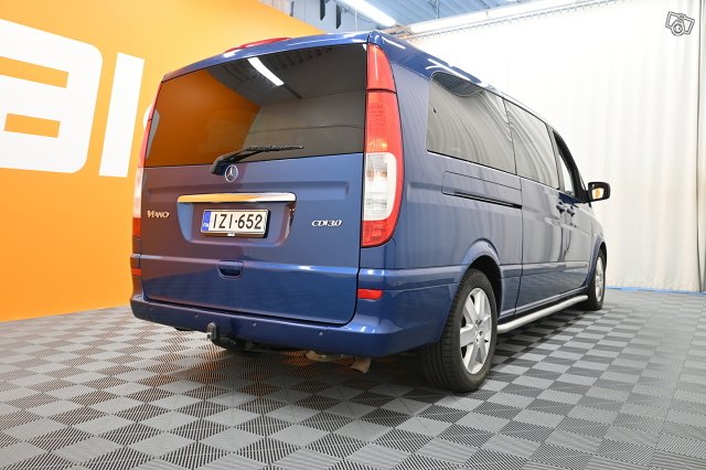 Mercedes-Benz Viano 8