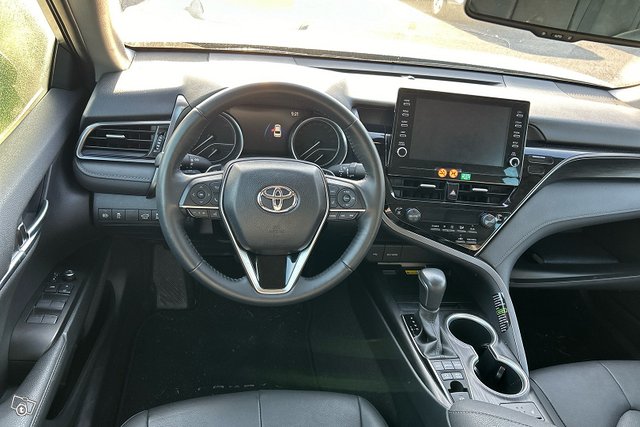 Toyota Camry 2