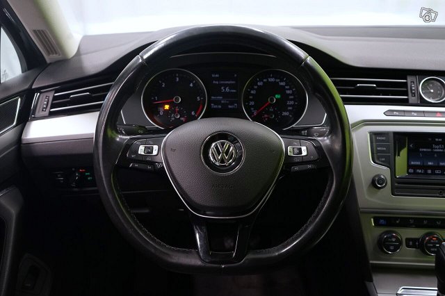 Volkswagen Passat 9