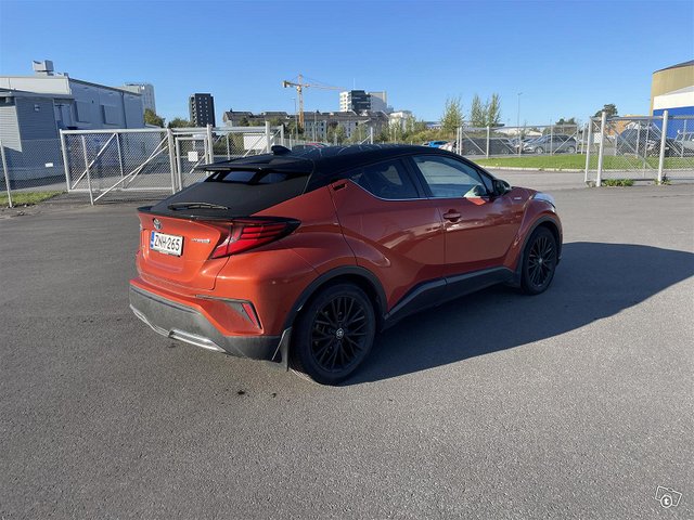 TOYOTA C-HR 2