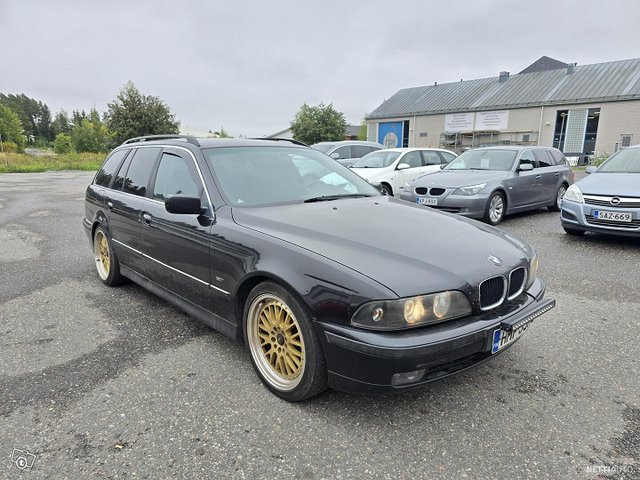 BMW 530