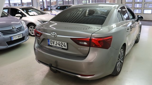 Toyota AVENSIS 5