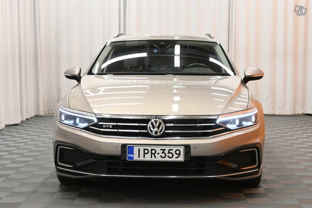 Volkswagen Passat 2