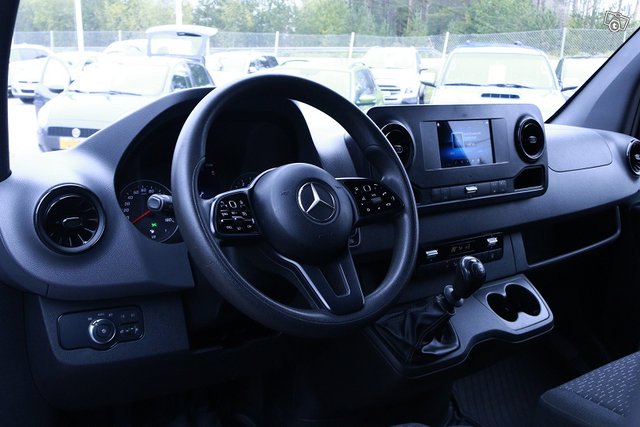 Mercedes-Benz Sprinter 11