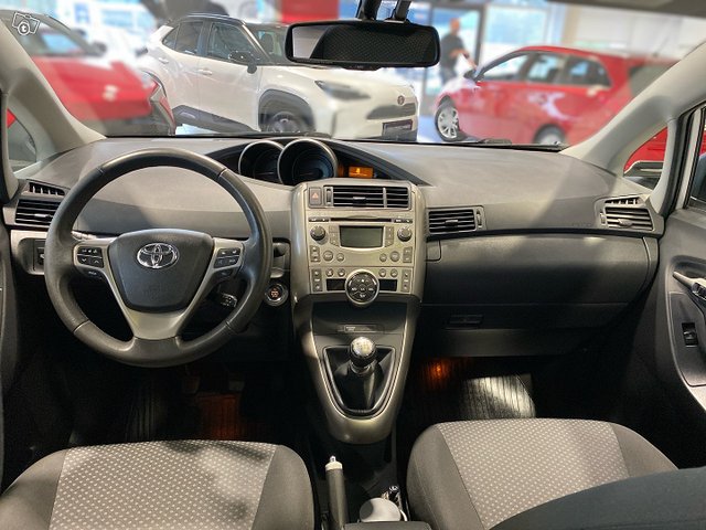 Toyota Verso 10