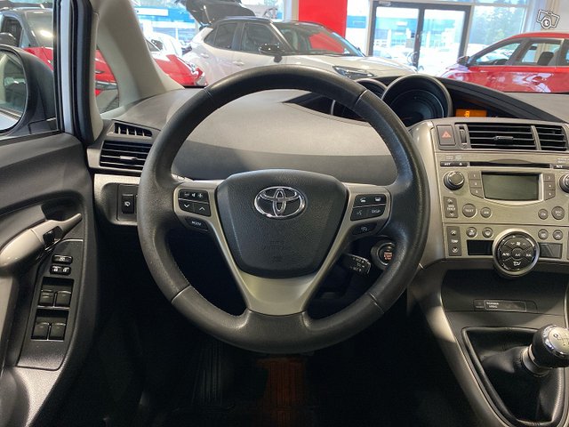 Toyota Verso 11