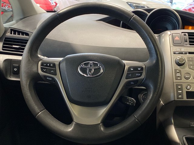 Toyota Verso 12