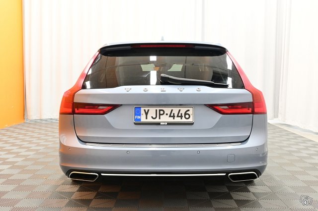 Volvo V90 6