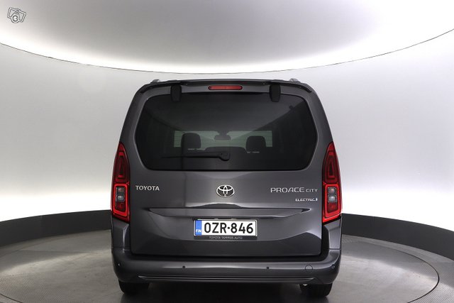 TOYOTA PROACE CITY VERSO EV 4