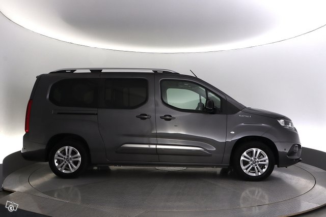 TOYOTA PROACE CITY VERSO EV 6