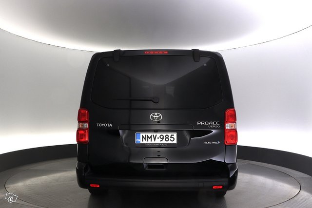 Toyota Proace Verso EV 4