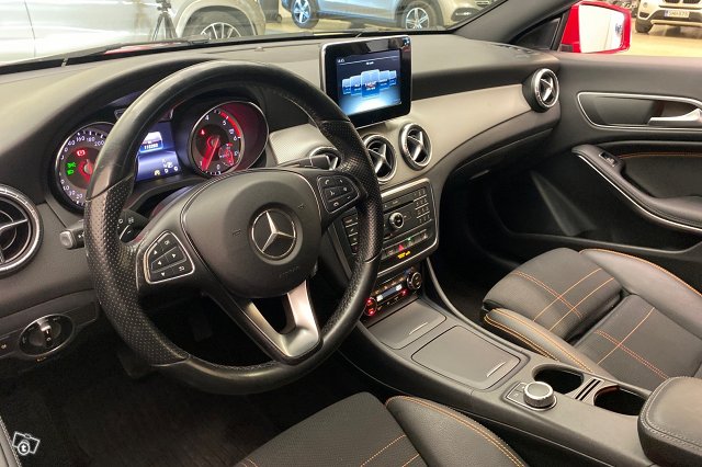 Mercedes-Benz CLA 8