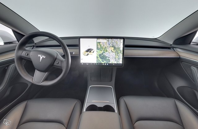 TESLA Model 3 8