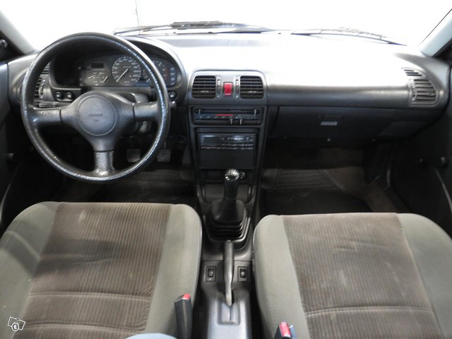 Mazda 323F 3