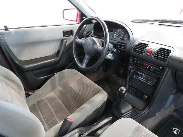 Mazda 323F 6