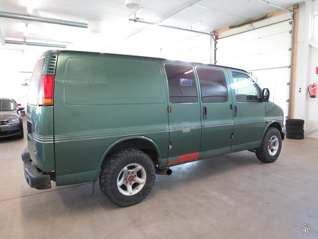 Chevrolet Chevy Van 10