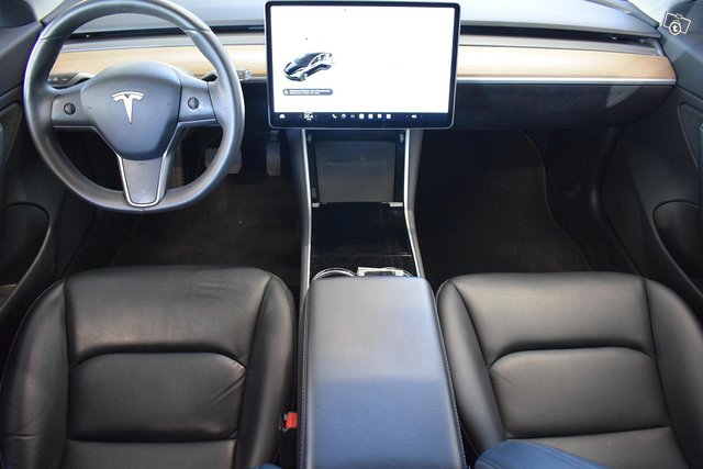 Tesla Model 3 5