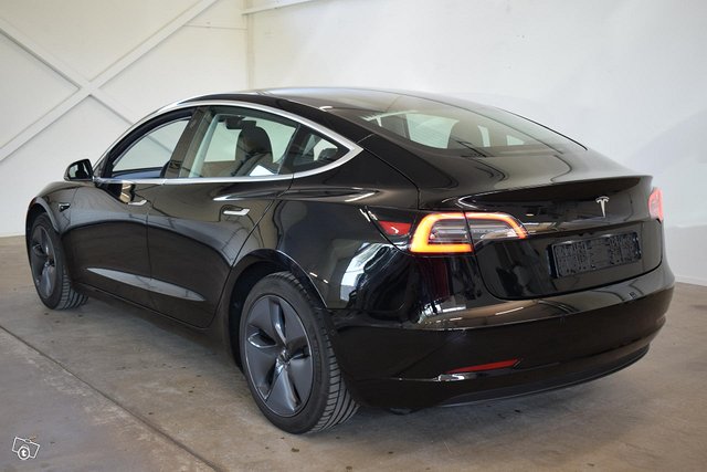 Tesla Model 3 16