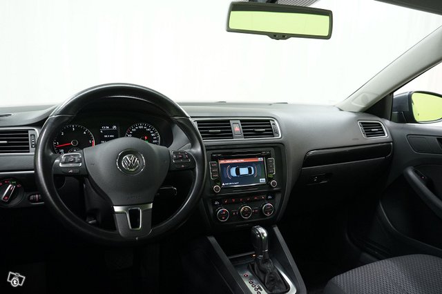 Volkswagen Jetta 12