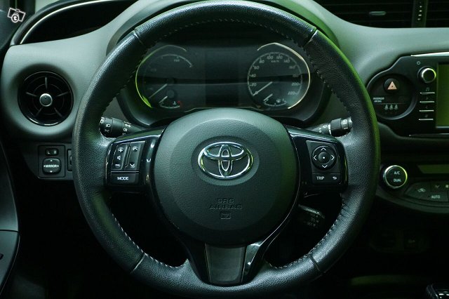 Toyota Yaris 11