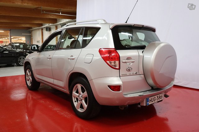 Toyota RAV4 6