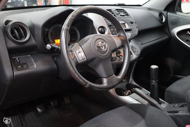 Toyota RAV4 8